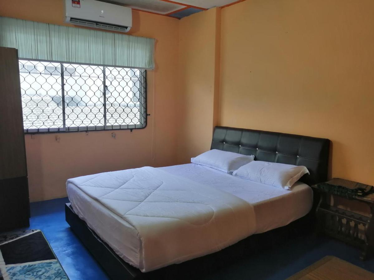 Kluang Barat Homestay Extérieur photo