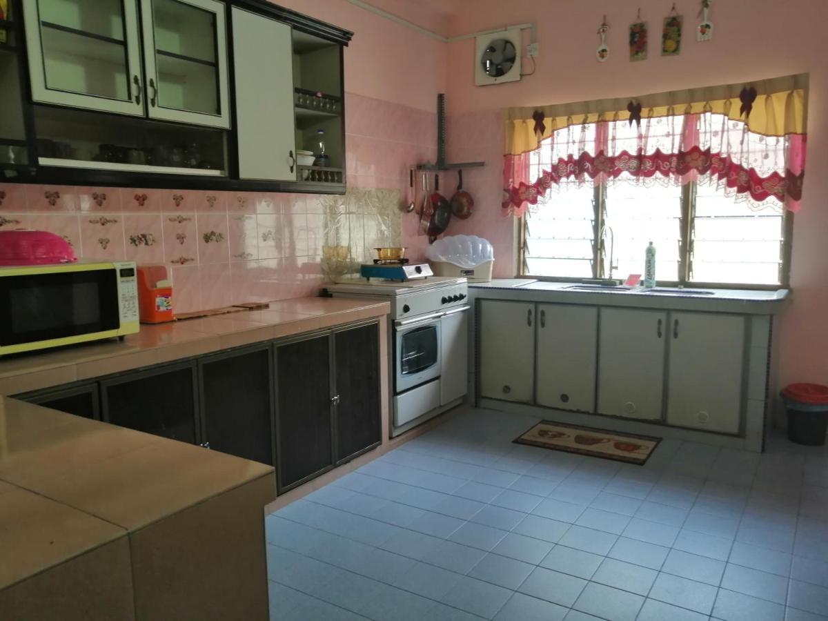 Kluang Barat Homestay Extérieur photo
