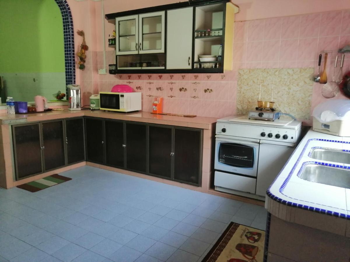 Kluang Barat Homestay Extérieur photo