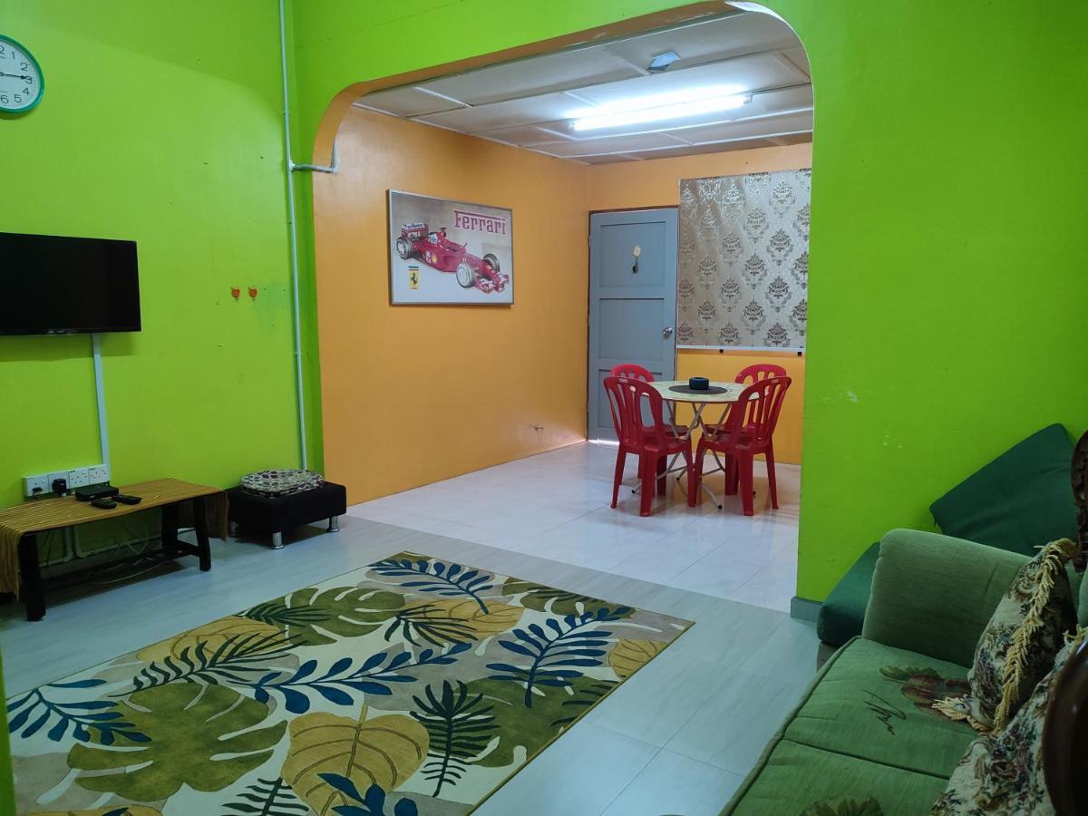 Kluang Barat Homestay Extérieur photo
