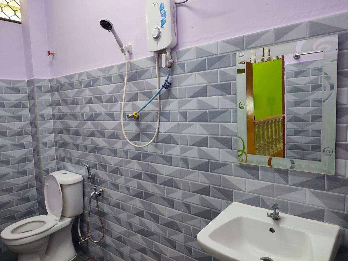 Kluang Barat Homestay Extérieur photo